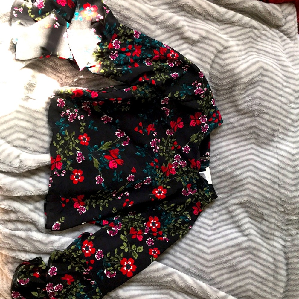 InTu flower design all over zipper back sleek
